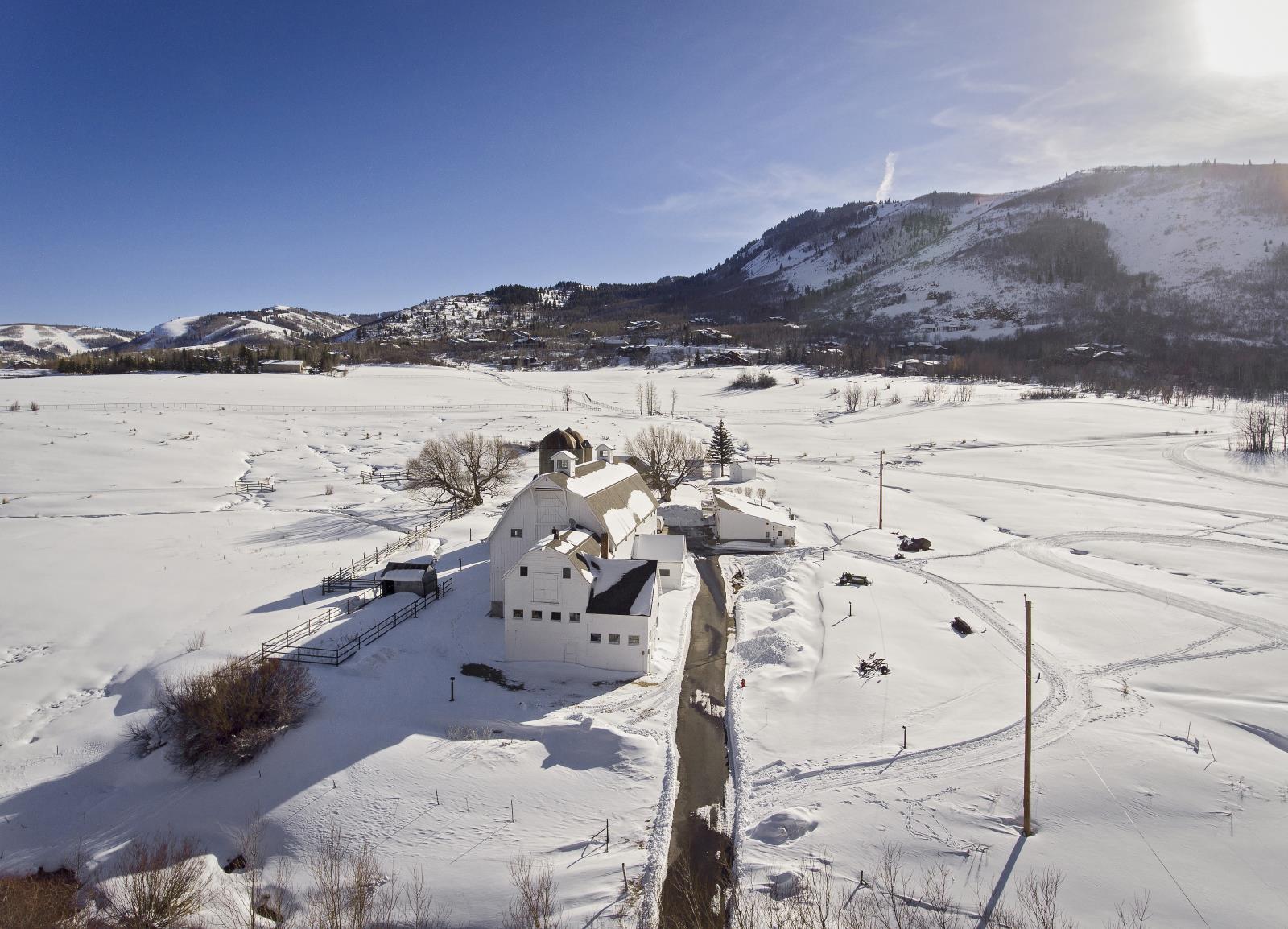 McPolin Farm. White Barn_Chamber Bureau Image